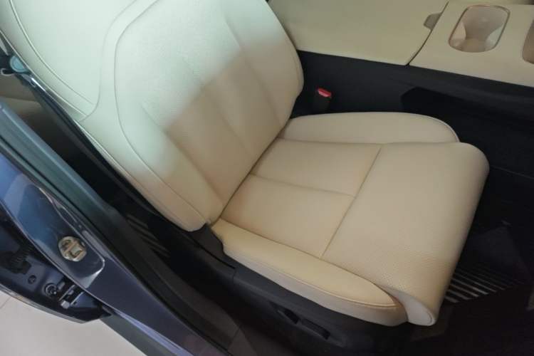 Used Nissan N6 2026 Model 180 Max+ Right Front Seat