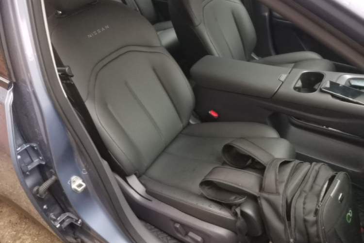 Used Nissan N6 2026 Model 180 Max Right Front Seat