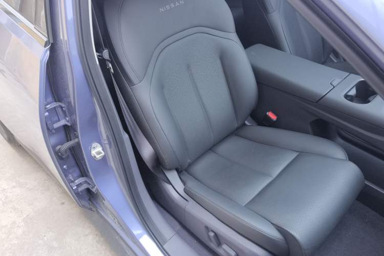 Used Nissan N6 2026 Model 180 Max Right Front Seat