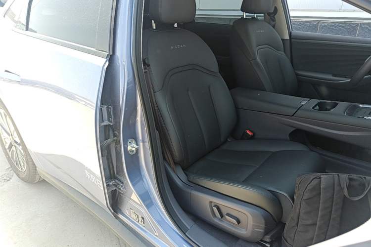 Used Nissan N6 2026 Model 180 Max Right Front Seat