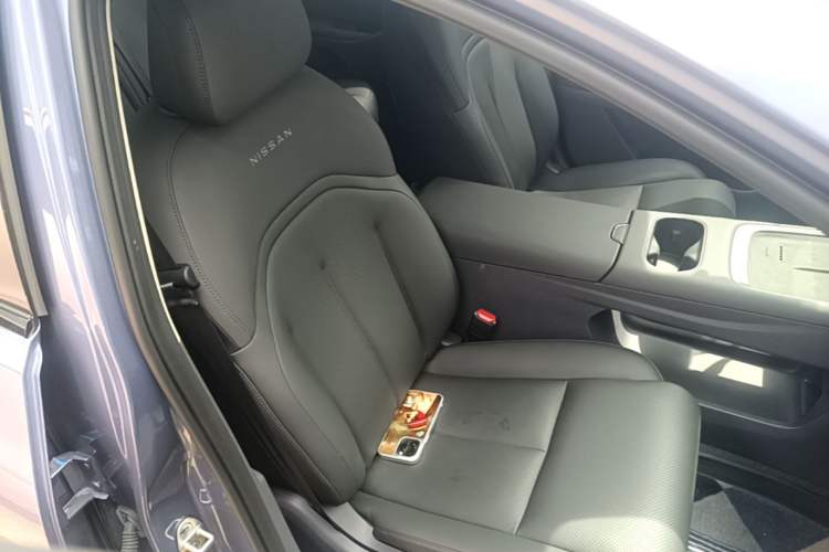 Used Nissan N6 2026 Model 180 Max Right Front Seat