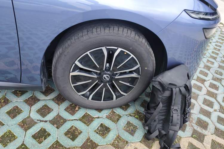 Used Nissan N6 2026 Model 180 Max Right Front Wheel Hub