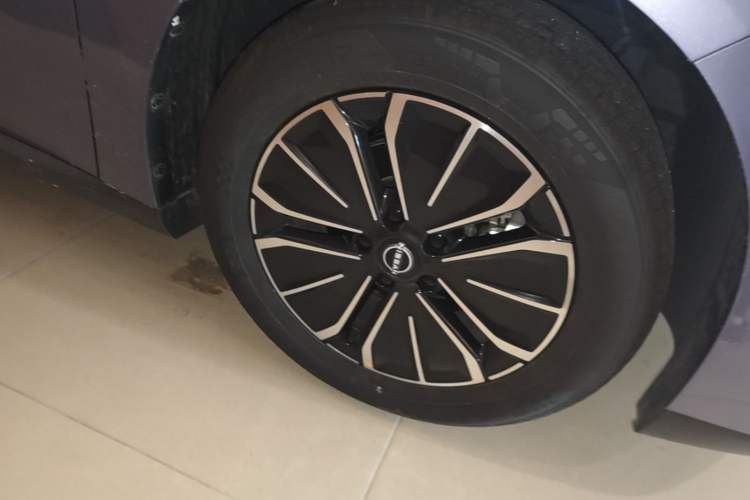 Used Nissan N6 2026 Model 180 Max Right Front Wheel Hub