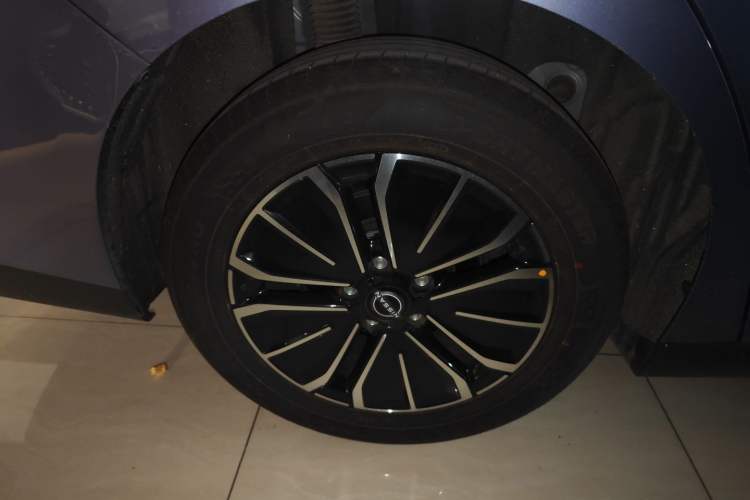 Used Nissan N6 2026 Model 180 Max Right Rear Wheel Hub