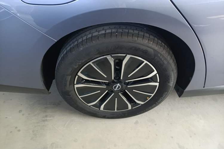 Used Nissan N6 2026 Model 170 Max+ Flagship Right Rear Wheel Hub