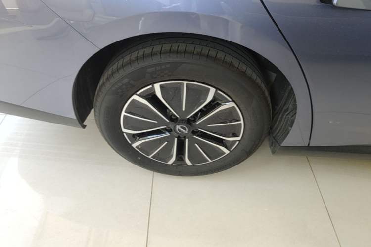 Used Nissan N6 2026 Model 180 Max Right Rear Wheel Hub