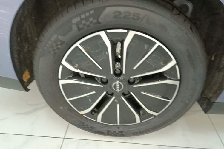 Used Nissan N6 2026 Model 180 Max Right Rear Wheel Hub