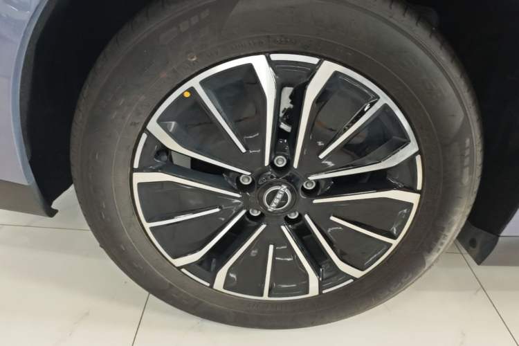 Used Nissan N6 2026 Model 180 Max+ Right Rear Wheel Hub
