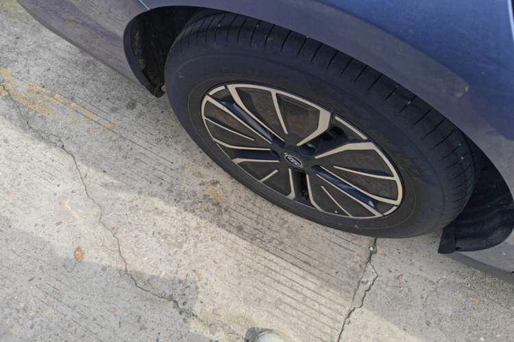 Used Nissan N6 2026 Model 180 Max Right Rear Wheel Hub