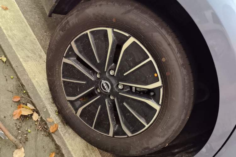 Used Nissan N6 2026 Model 180 Max Right Rear Wheel Hub