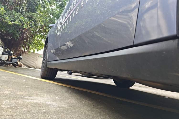 Used Nissan N6 2026 Model 180 Max Right Side Sill