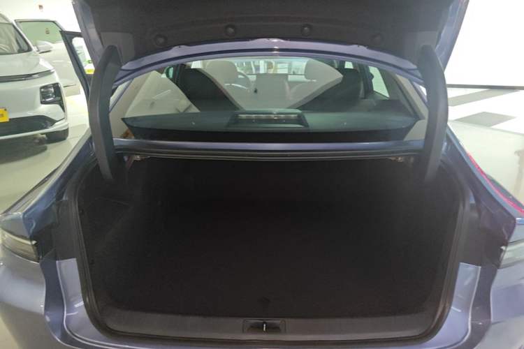 Used Nissan N6 2026 Model 180 Max Trunk