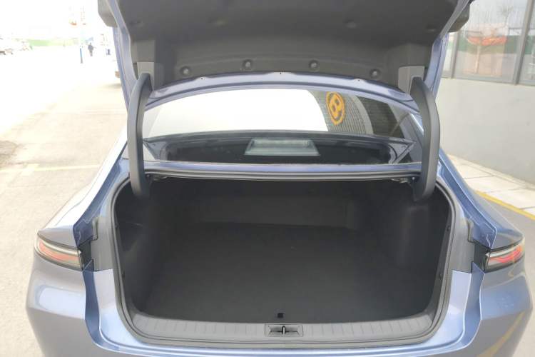 Used Nissan N6 2026 Model 180 Max Trunk