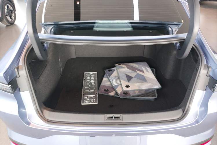 Used Nissan N6 2026 Model 180 Max Trunk