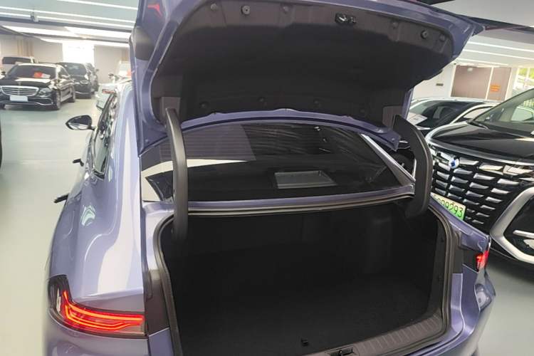 Used Nissan N6 2026 Model 180 Max Trunk