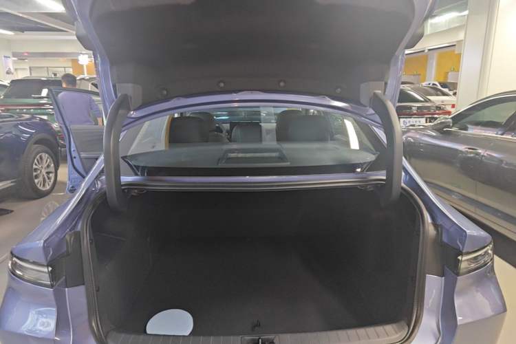 Used Nissan N6 2026 Model 180 Max Trunk