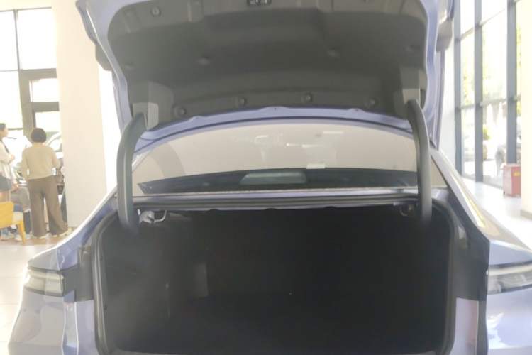 Used Nissan N6 2026 Model 180 Max Trunk