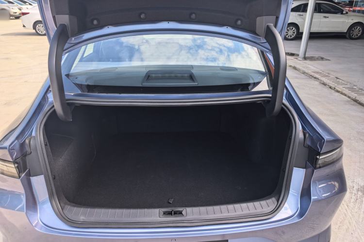 Used Nissan N6 2026 Model 180 Max Trunk