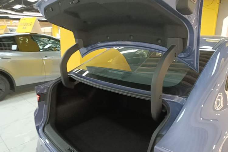 Used Nissan N6 2026 Model 180 Max Trunk