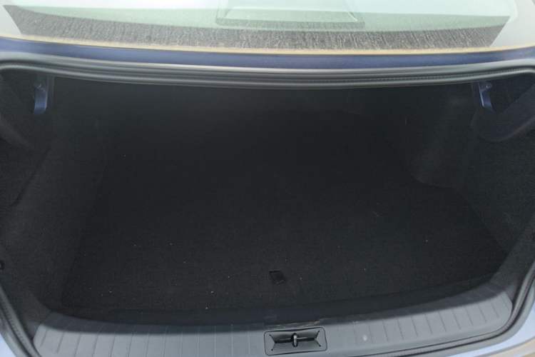 Used Nissan N6 2026 Model 180 Max Trunk