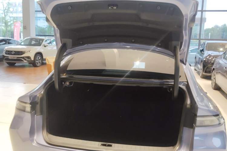 Used Nissan N6 2026 Model 180 Max Trunk