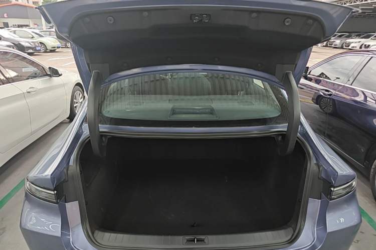 Used Nissan N6 2026 Model 180 Max Trunk