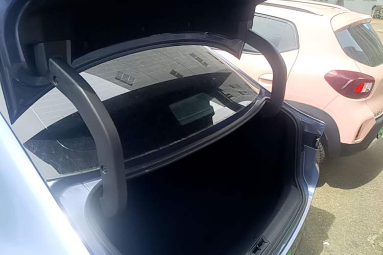Used Nissan N6 2026 Model 180 Max Trunk