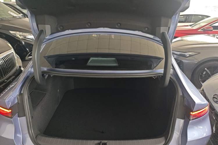 Used Nissan N6 2026 Model 180 Max Trunk