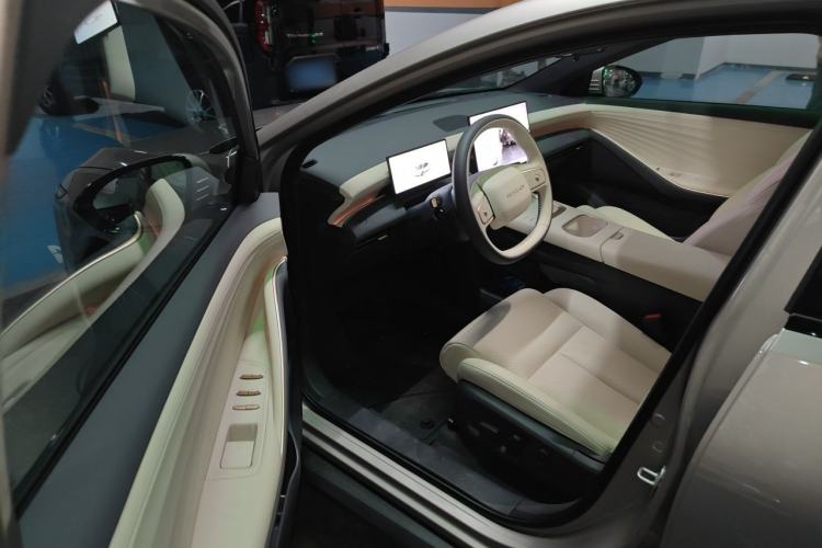Used Nissan N6 2026 Model 180 Max Driver Seat