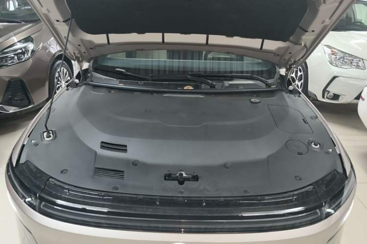 Used Nissan N6 2026 Model 180 Pro Engine Bay