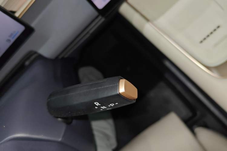 Used Nissan N6 2026 Model 180 Max Gear Lever
