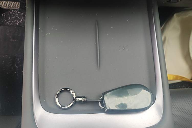 Used Nissan N6 2026 Model 180 Pro Interior 1