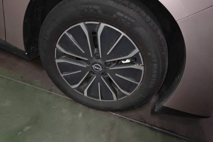 Used Nissan N6 2026 Model 180 Max Right Front Wheel Hub