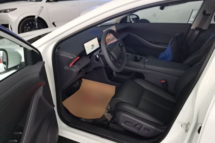 Used Nissan N6 2026 Model 180 Max Driver Seat