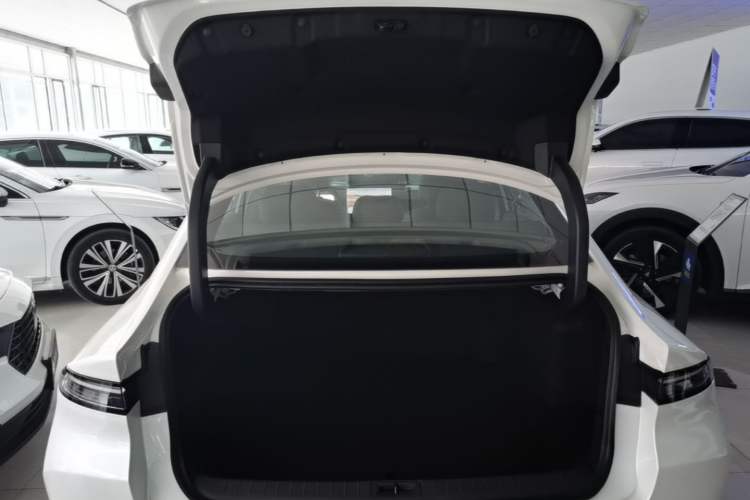 Used Nissan N6 2026 Model 180 Max Trunk