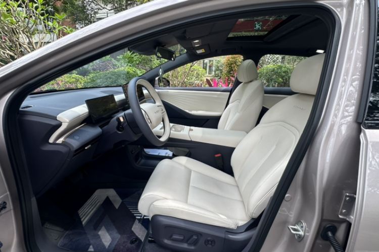 Used Nissan N6 2026 Model 180 Max Interior 2