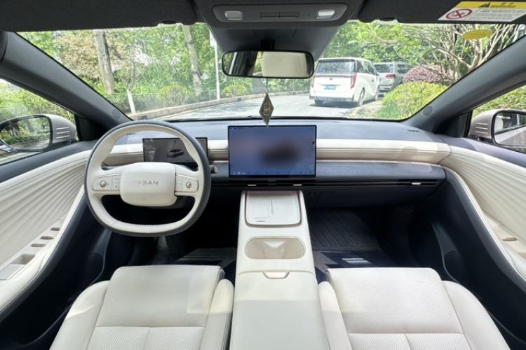 Used Nissan N6 2026 Model 180 Max Interior 5