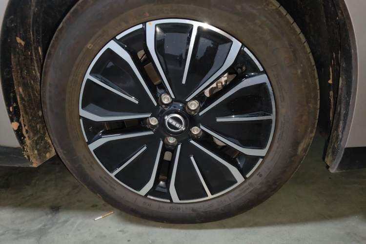 Used Nissan N6 2026 Model 180 Max+ Right Front Wheel Hub