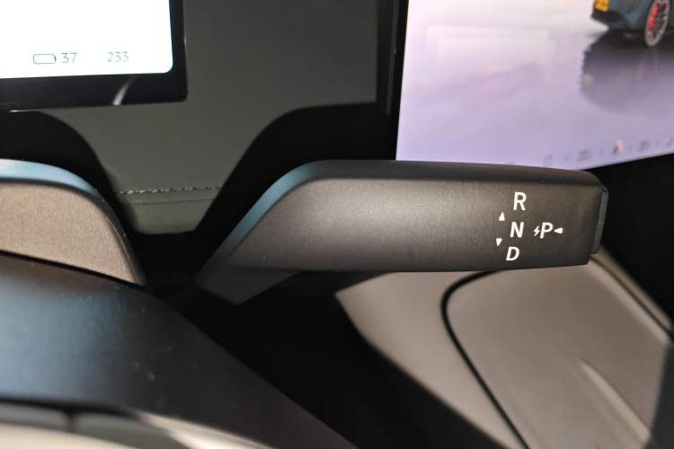 Used Nissan N7 2025 625 Max Gear Lever