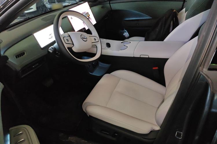 Used Nissan N7 2025 625 Max Left Front Seat