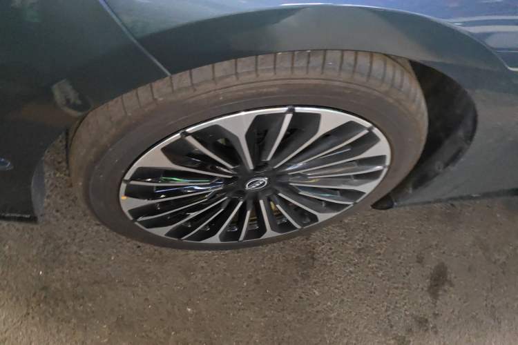 Used Nissan N7 2025 625 Max Left Front Wheel Hub