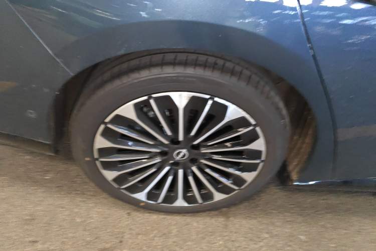 Used Nissan N7 2025 625 Max Right Rear Wheel Hub