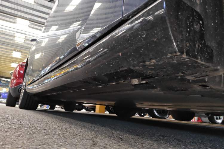 Used Nissan N7 2025 625 Max Right Side Sill