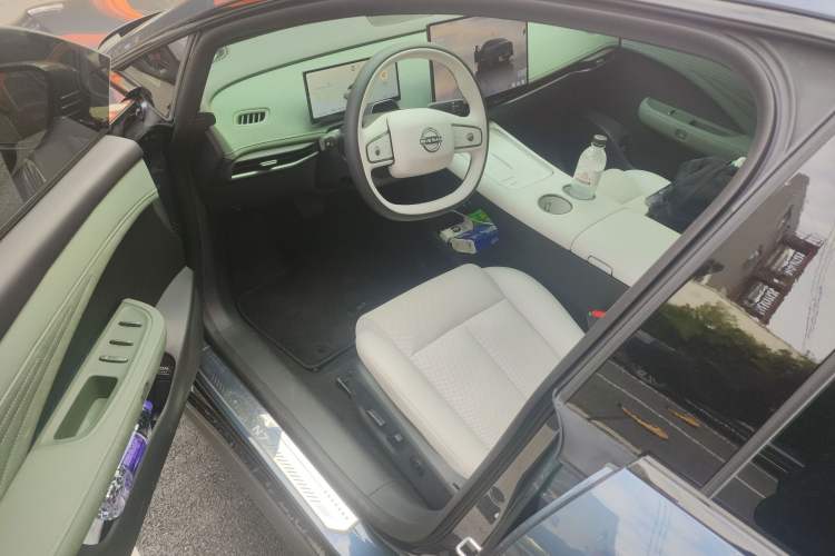 Used Nissan N7 2025 625 Max Driver Seat