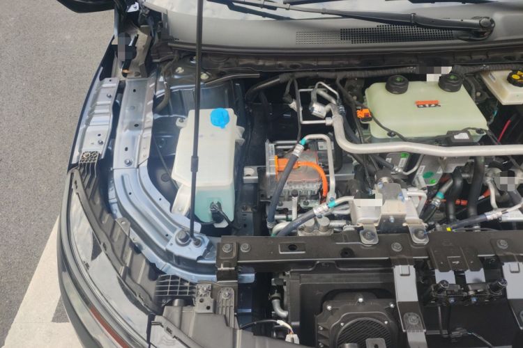 Used Nissan N7 2025 625 Max Engine Bay Right