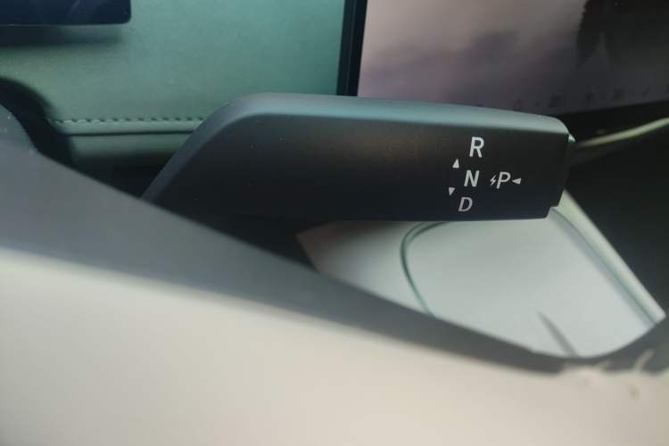 Used Nissan N7 2025 625 Max Gear Lever