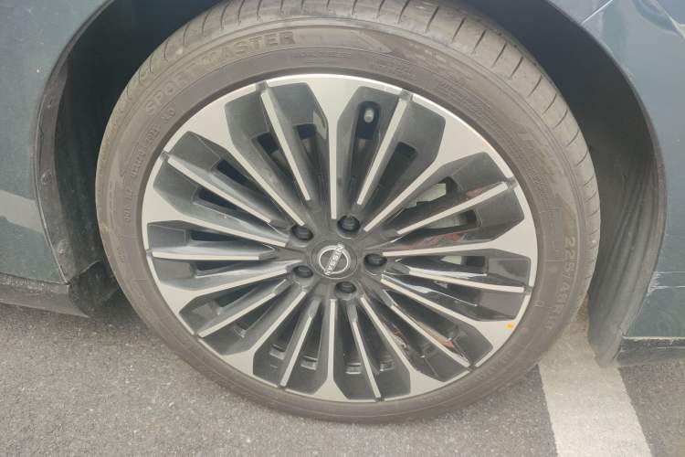 Used Nissan N7 2025 625 Max Right Front Wheel Hub