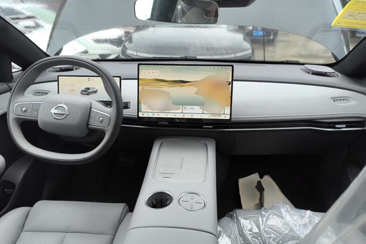 Used Nissan N7 2025 625 Pro Center Console