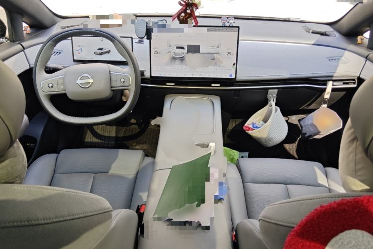 Used Nissan N7 2025 510 Pro Center Console
