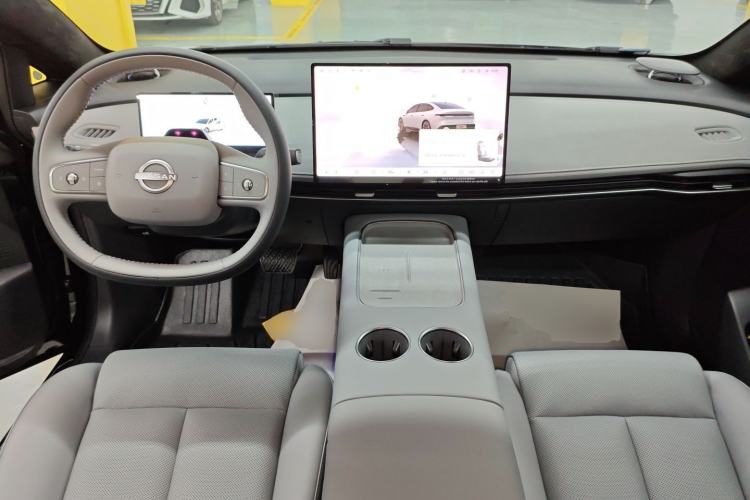 Used Nissan N7 2025 625 Max Center Console